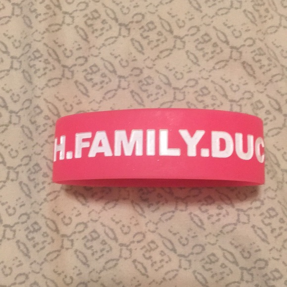 Duck Dynasty Pink Rubber Bracelet One Size - Picture 2 of 4